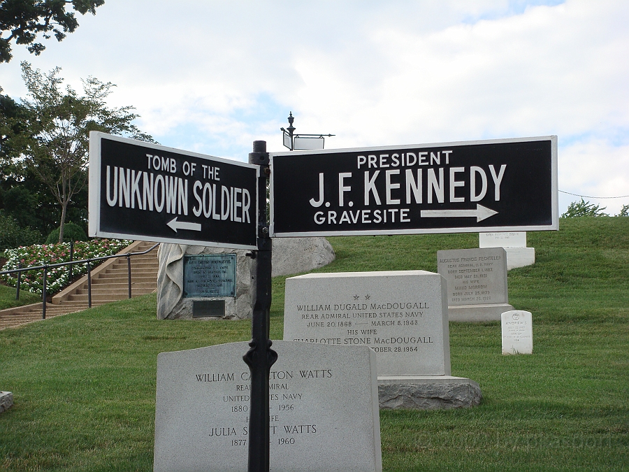 Washington DC [2009 July 02] 030.JPG - Scenes from Arlington National Cemetery.